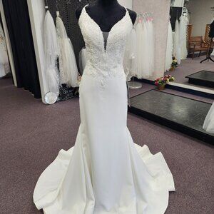 Stella Couture 22503 Size 10 Off White Lace/Satin Bridal Gown/Wedding Dress